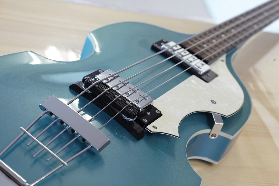 Hofner B-Bass Hi-Series̔