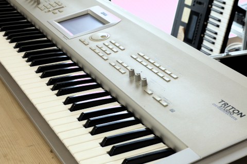 KORG TRITON STUDIO 76̎ʐ^